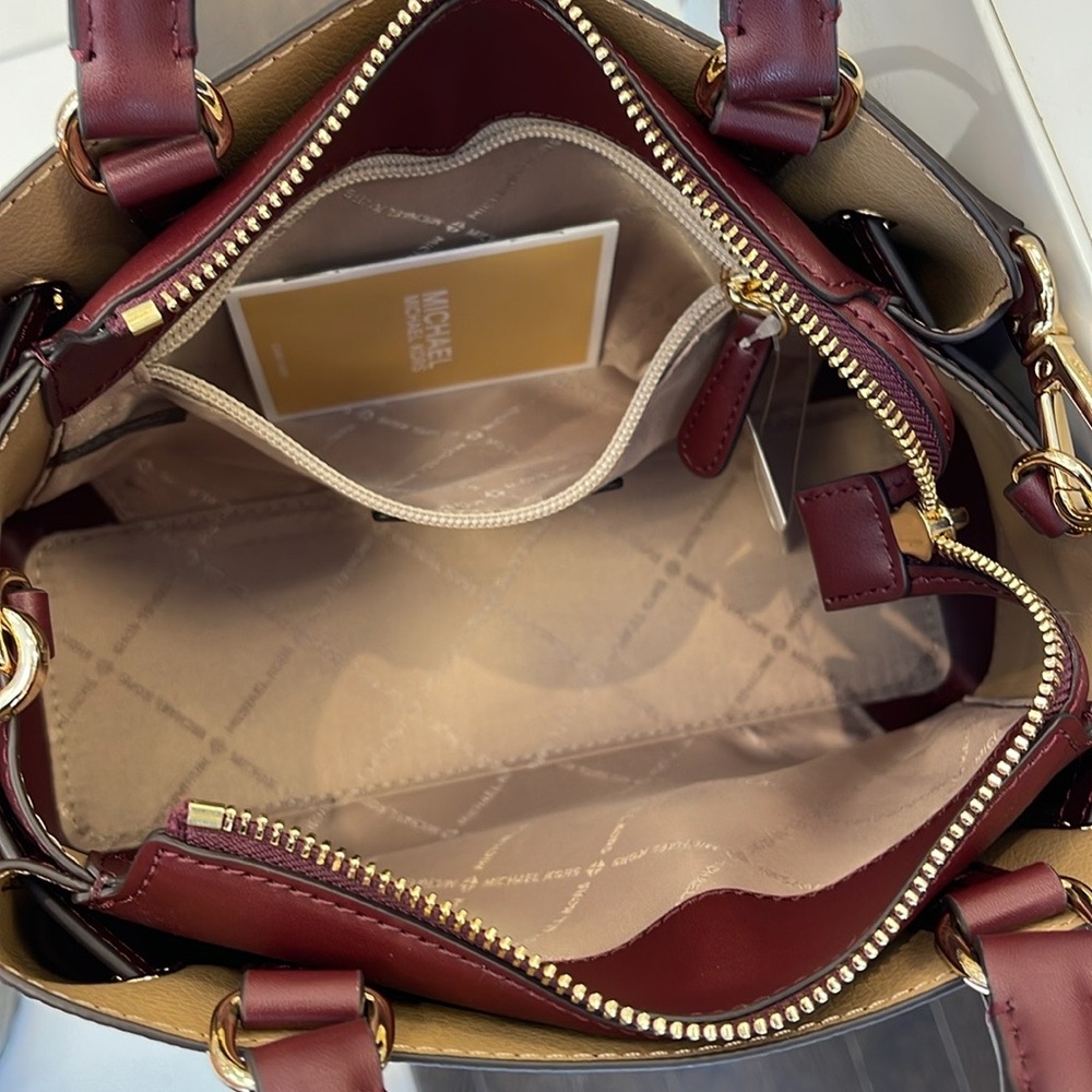 Michael Kors Reed Small Satchel Crossbody Center Zip Bag
Color: OXBLOOD 
NWT - Picture 11 of 16
